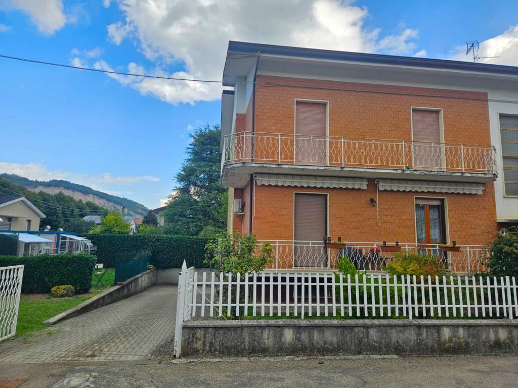 Appartamento a Lugagnano val d'arda in Via Giosuè Carducci, 3 - Foto 2