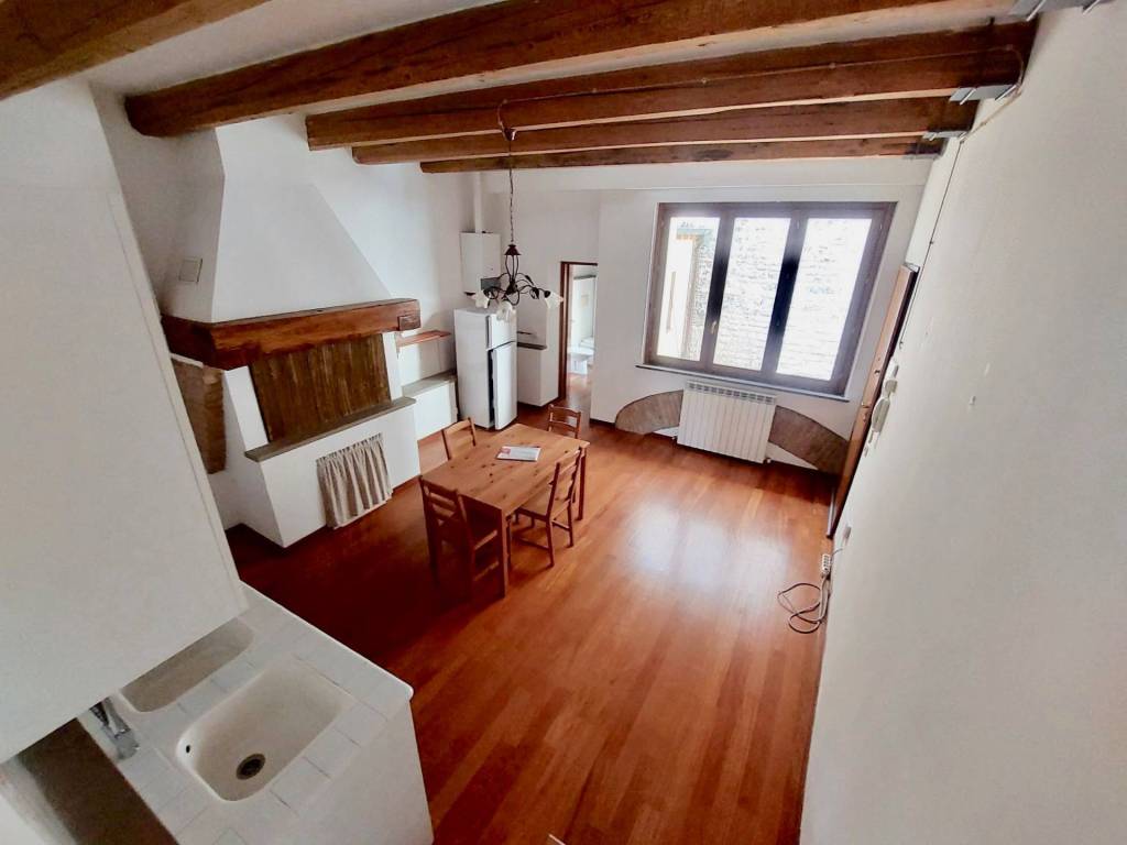 Appartamento a Fabriano in PIAZZA DEL COMUNE, 27 - Foto 4