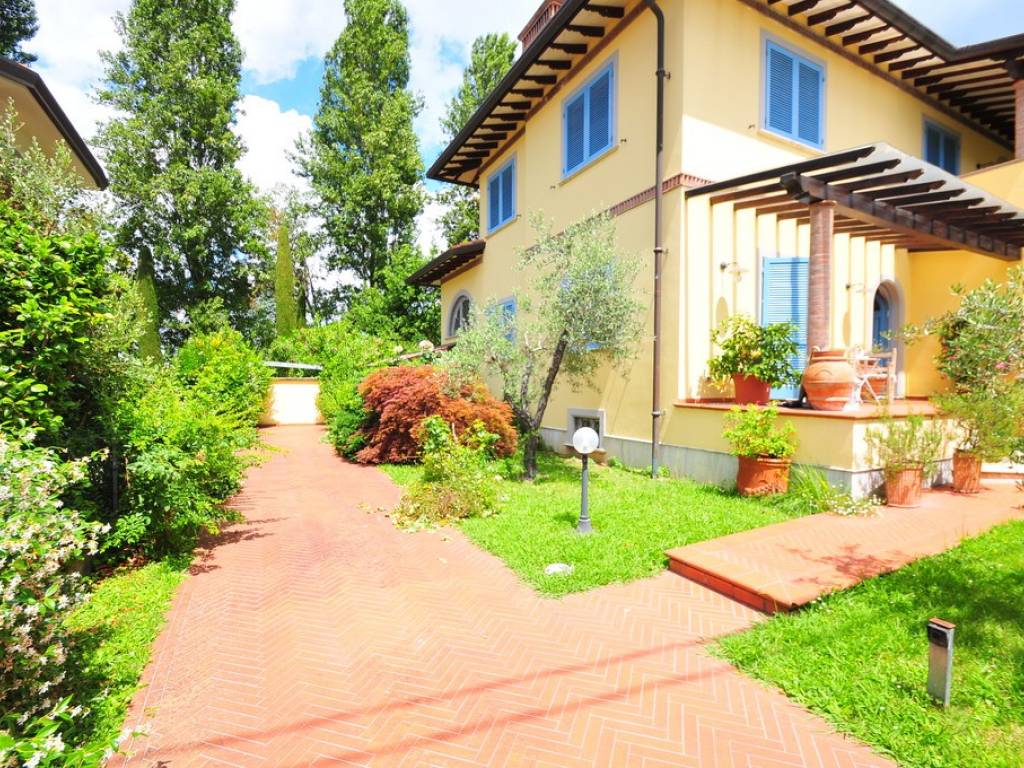 Villa a Pietrasanta in Via Antonio Rosmini, 15 - Foto 3