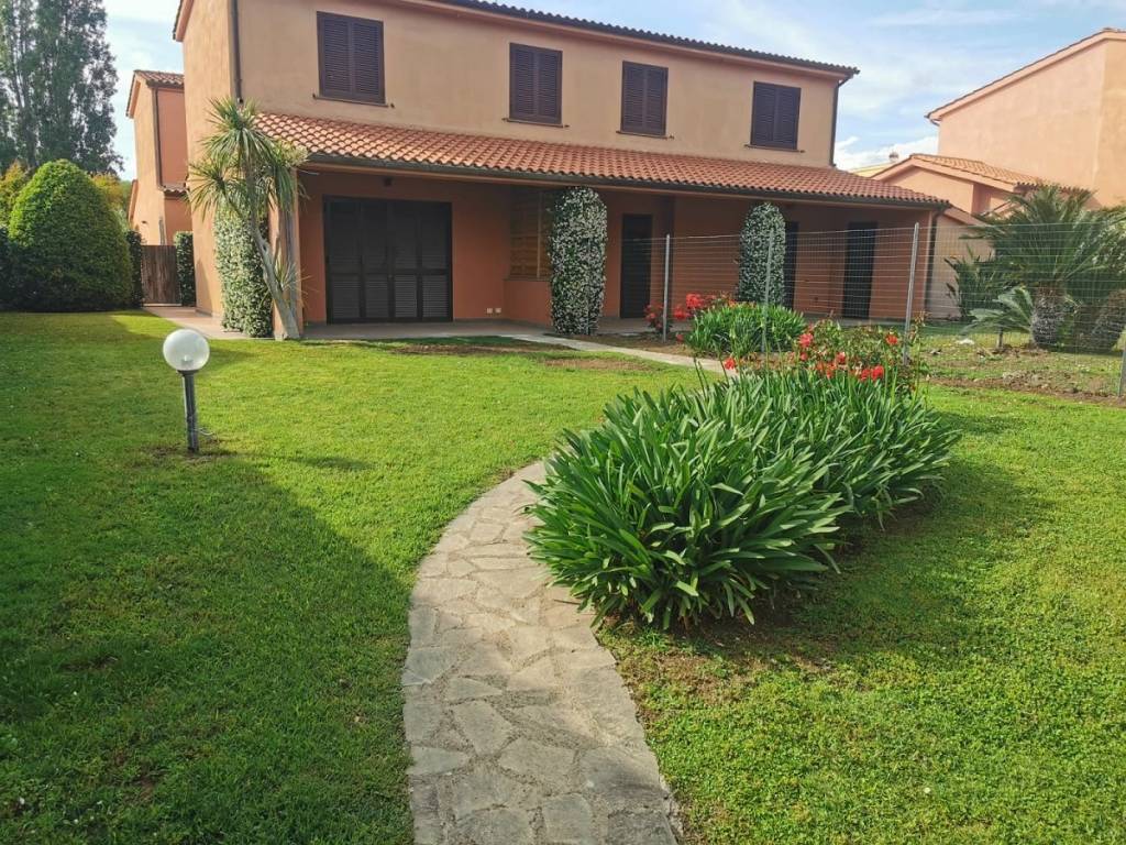 Villa a Montalto di castro in Località Torre di Maremma - Foto 2