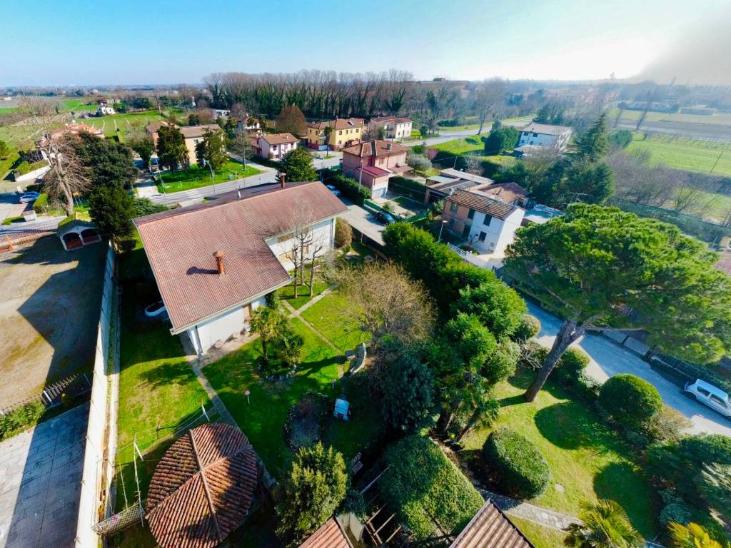 Villa a Massa lombarda in Via Martiri della Libertà, 101 - Foto 2