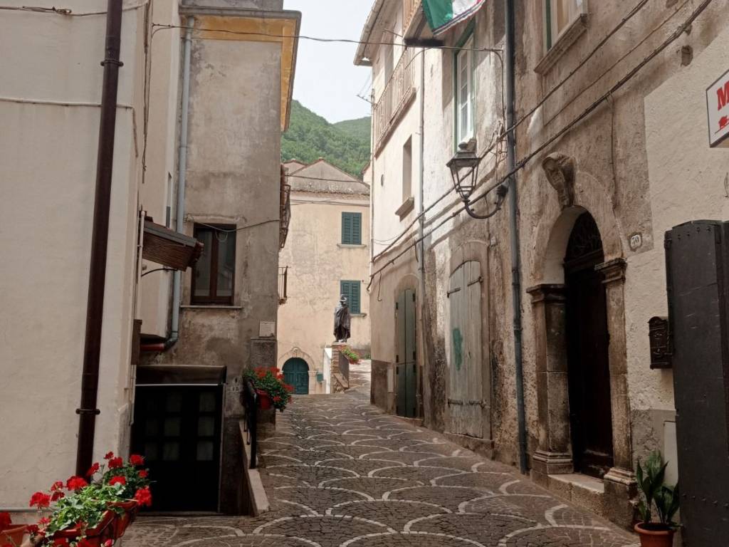 Palazzo / stabile a Roccamandolfi in Via Roma, 30 - Foto 2