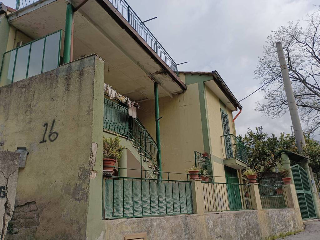 Casa indipendente a Salerno in Via Carlo Gatti - Foto 2