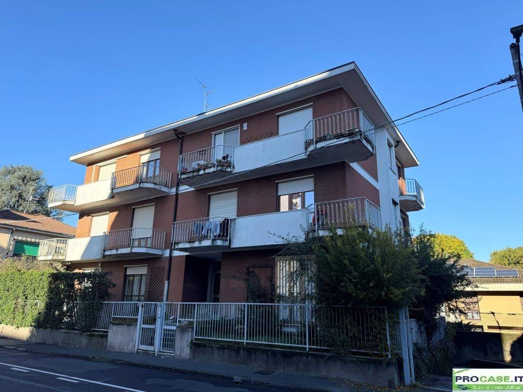 Appartamento a Saronno in Via Montello, 7 - Foto 2