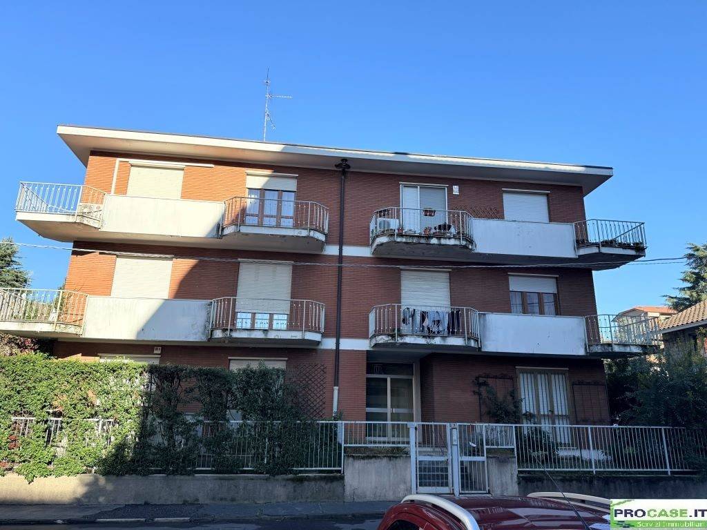 Appartamento a Saronno in Via Montello, 7 - Foto 4