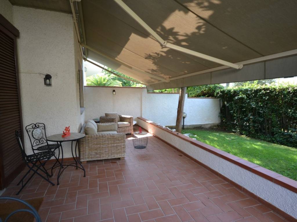 Villa a Pietrasanta in Viale Versilia - Foto 4