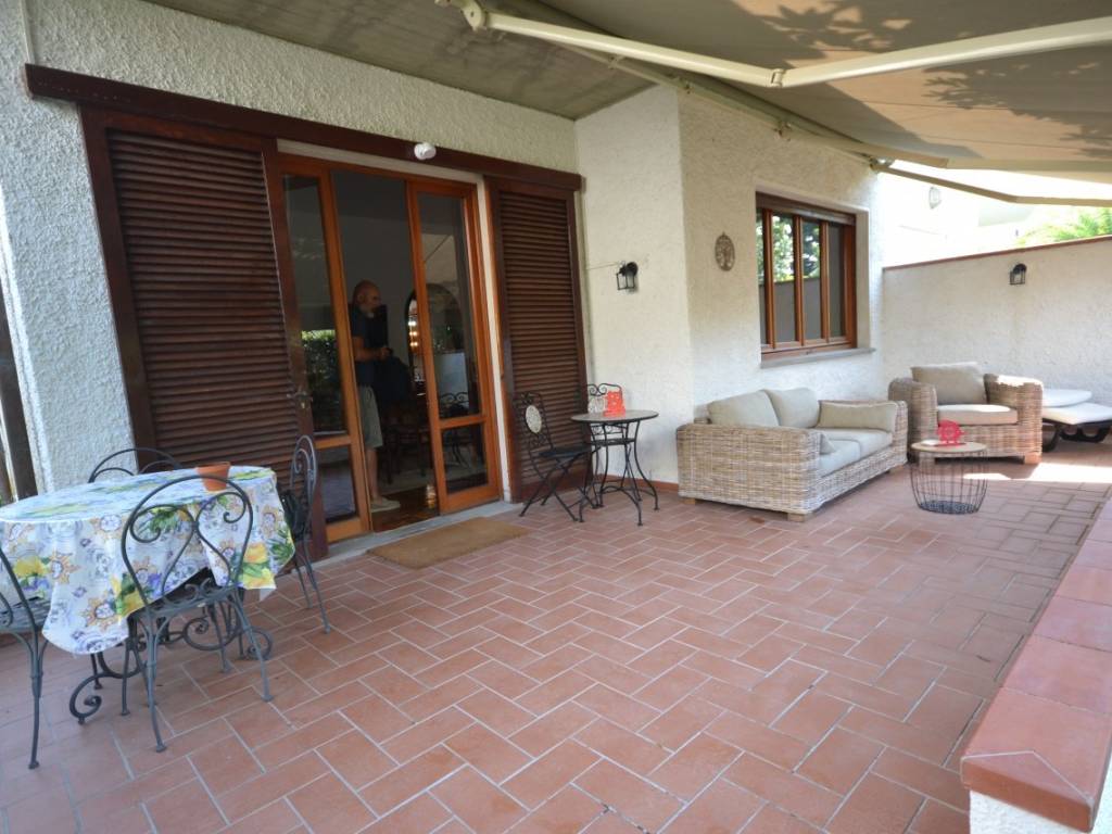 Villa a Pietrasanta in Viale Versilia - Foto 5