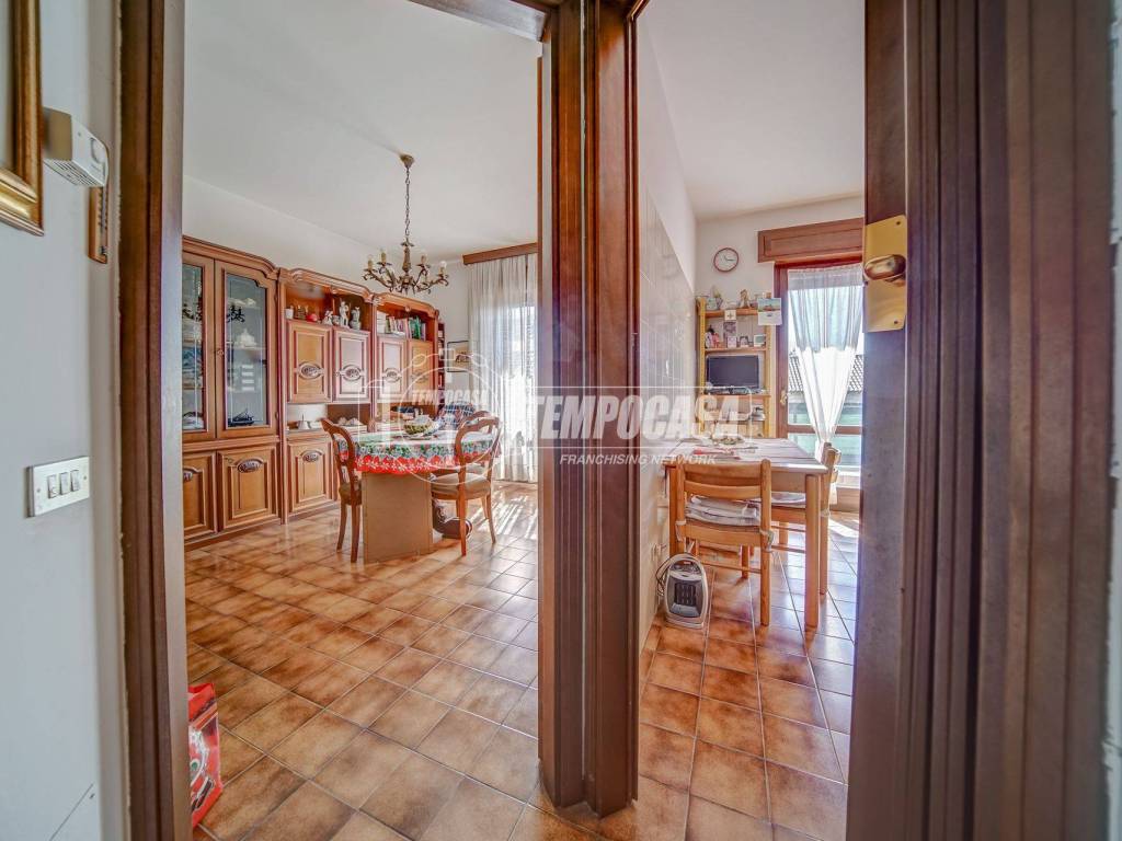 Appartamento a Angera in Via Don Bosco 2 - Foto 5
