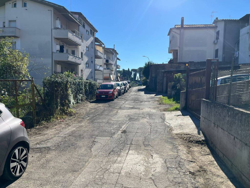 Terreno a Mentana in Via Menotti Garibaldi - Foto 2