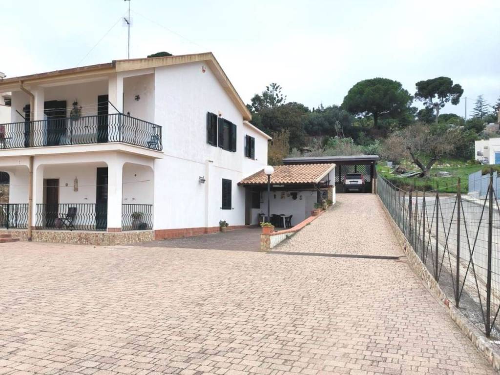 Villa a Caltanissetta in Viale Luigi Monaco - Foto 2