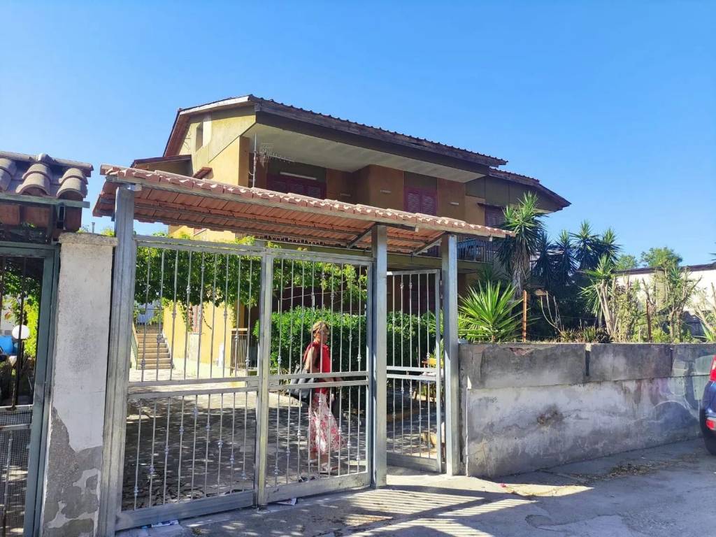 Villa a Castel volturno in Viale Del Bramante - Foto 2
