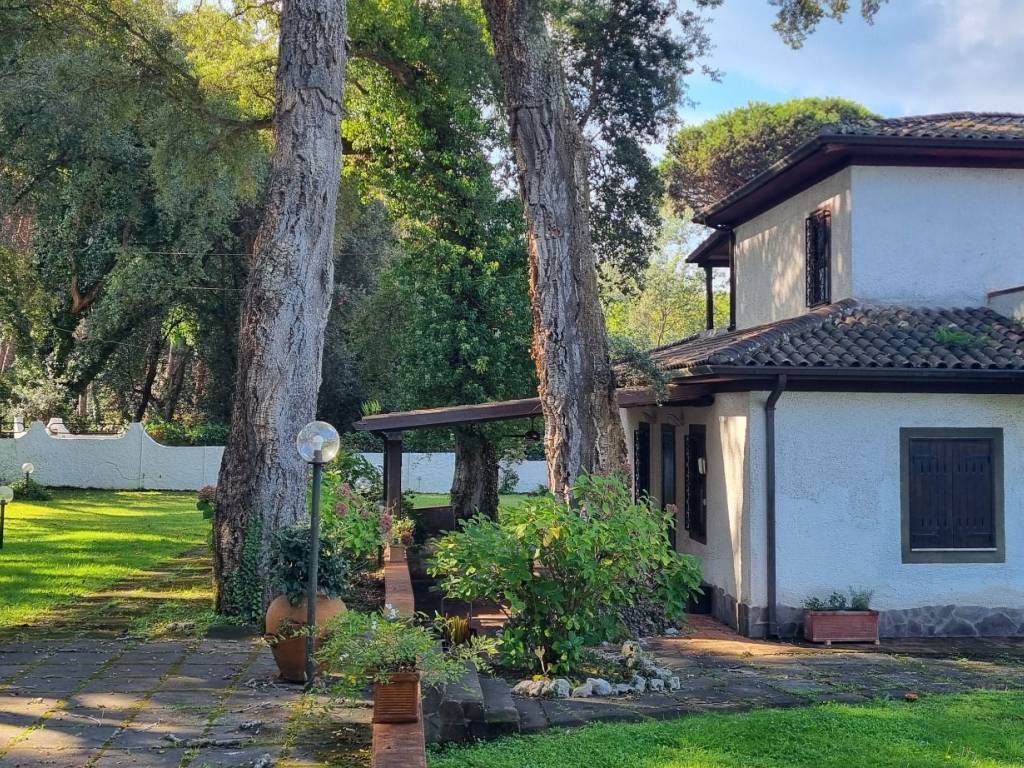 Villa a Sabaudia in Viale dei Pini - Foto 2