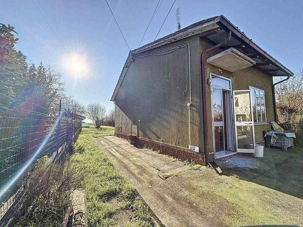 Casa indipendente a Gazzuolo in VIA BONACOLSI, 9 - Foto 3