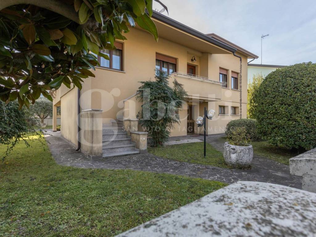 Villa a San vito al tagliamento in Via Francesco Sbroiavacca, 53 - Foto 5