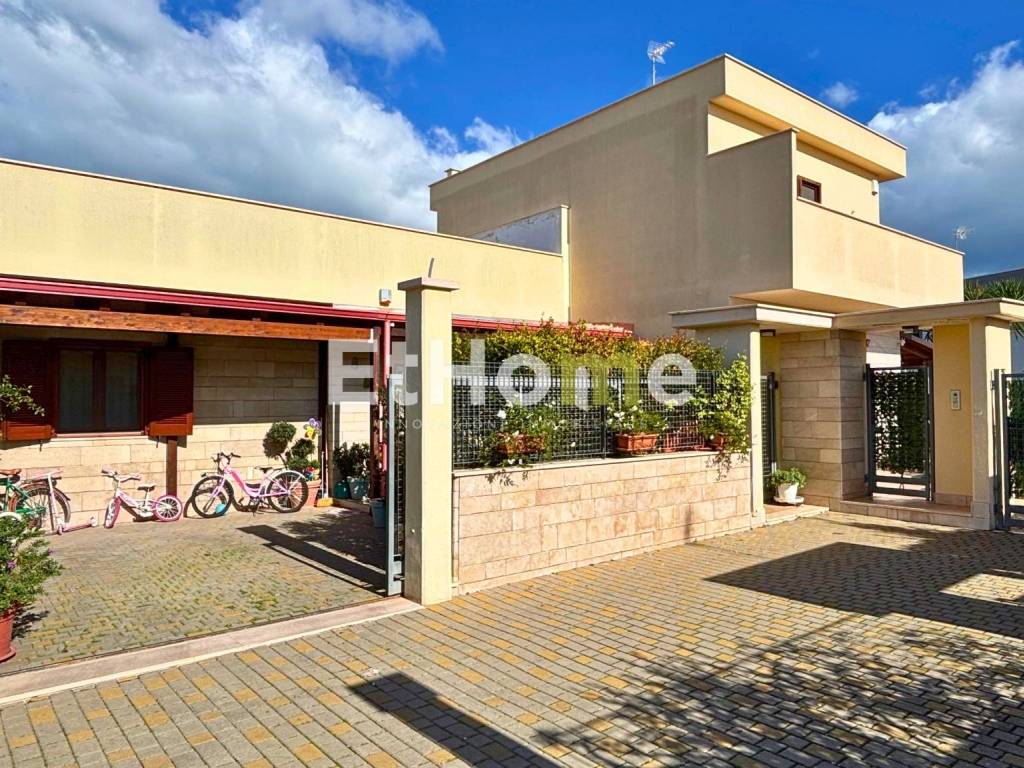 Villa a Trani in Via Monte d'Alba, 83 - Foto 2