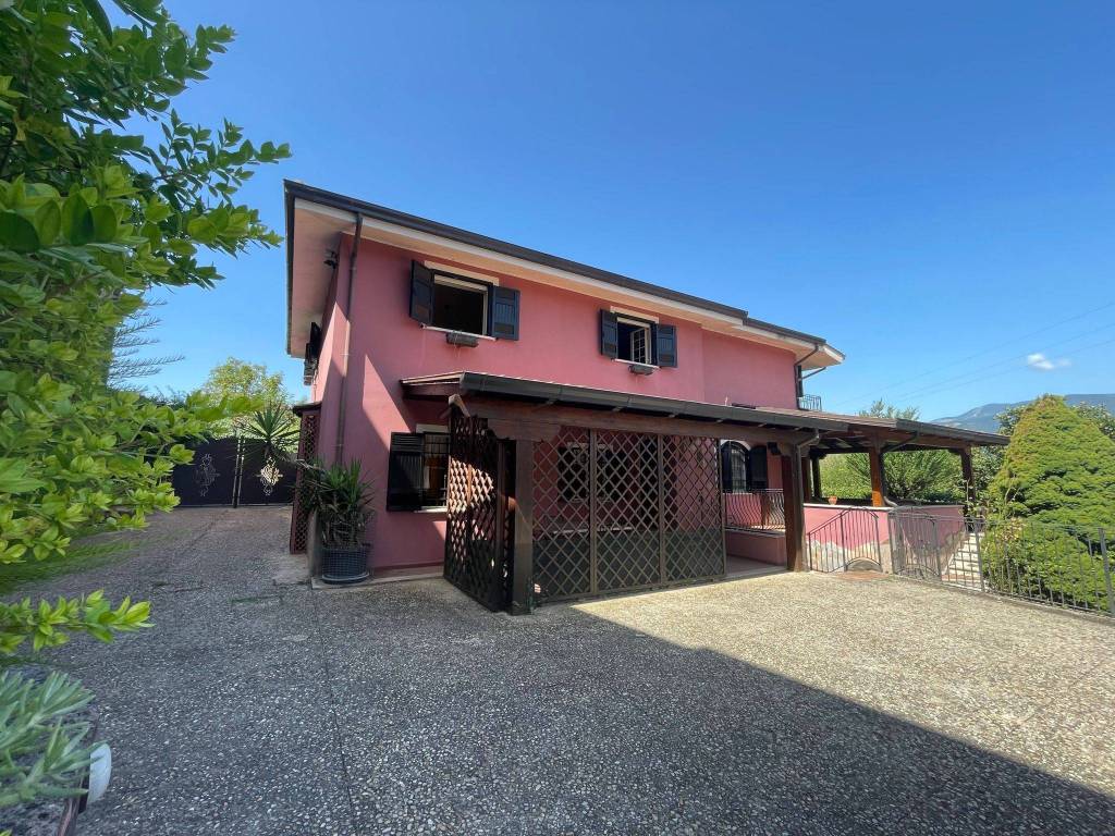 Villa a Isola del liri in Via Carnello, 442 - Foto 2