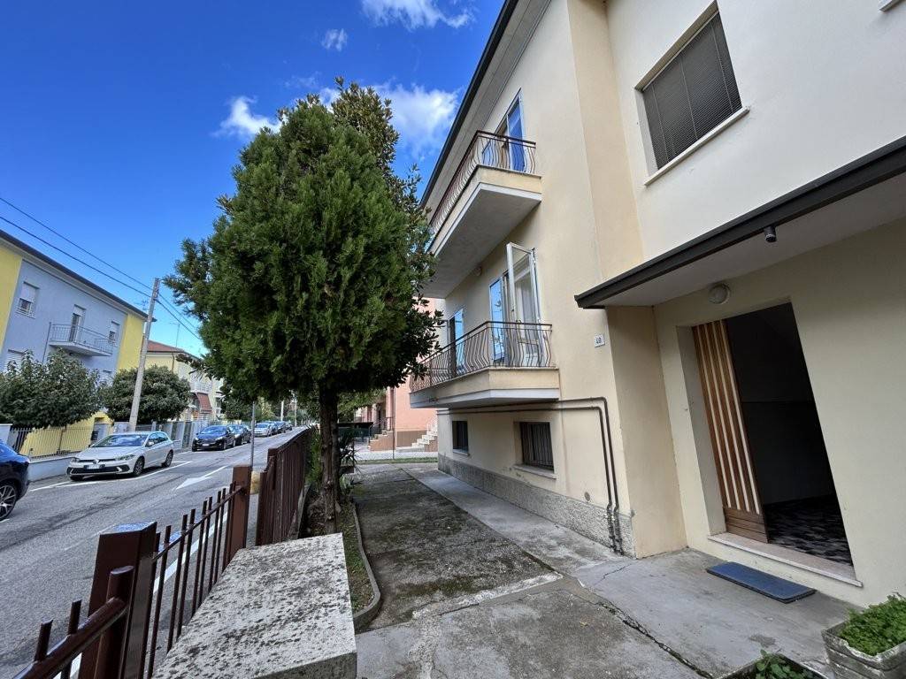 Villa a Imola in Via Vincenzo Cattani - Foto 2