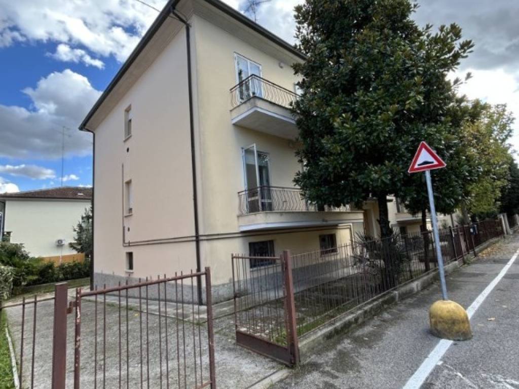 Villa a Imola in Via Vincenzo Cattani - Foto 4