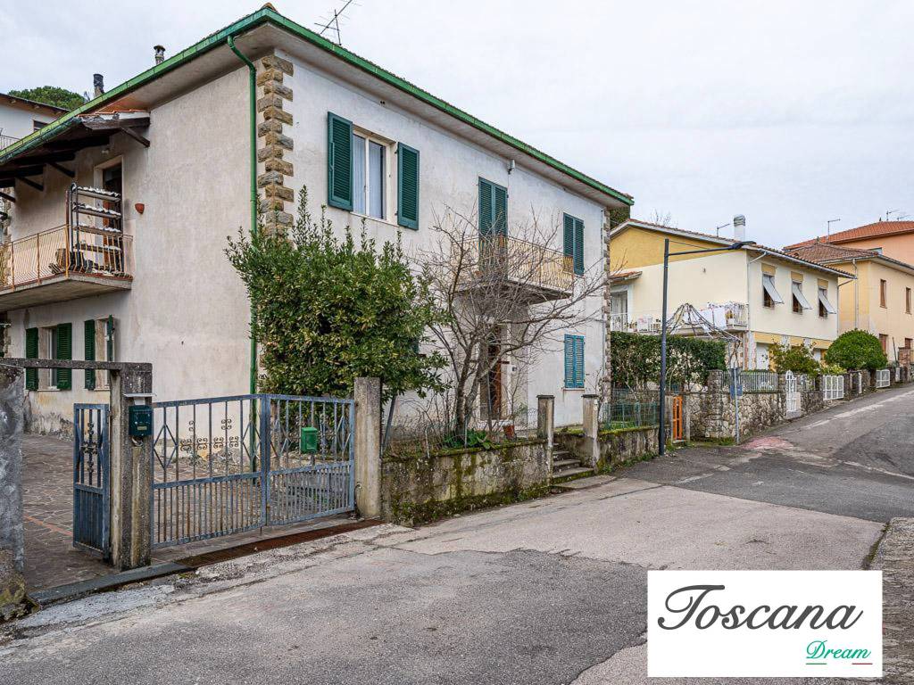 Appartamento a Castelnuovo di val di cecina in Via Renato Fucini, 1 - Foto 2