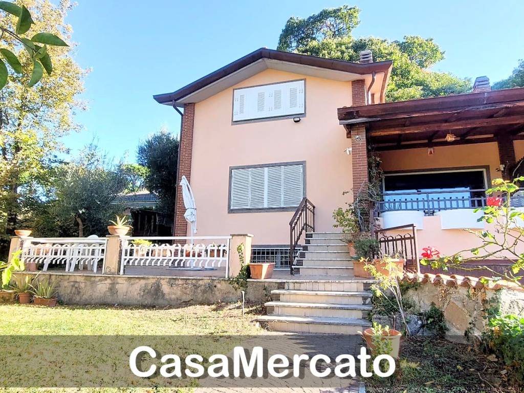 Villa a Rocca di papa in Via delle Rose - Foto 2