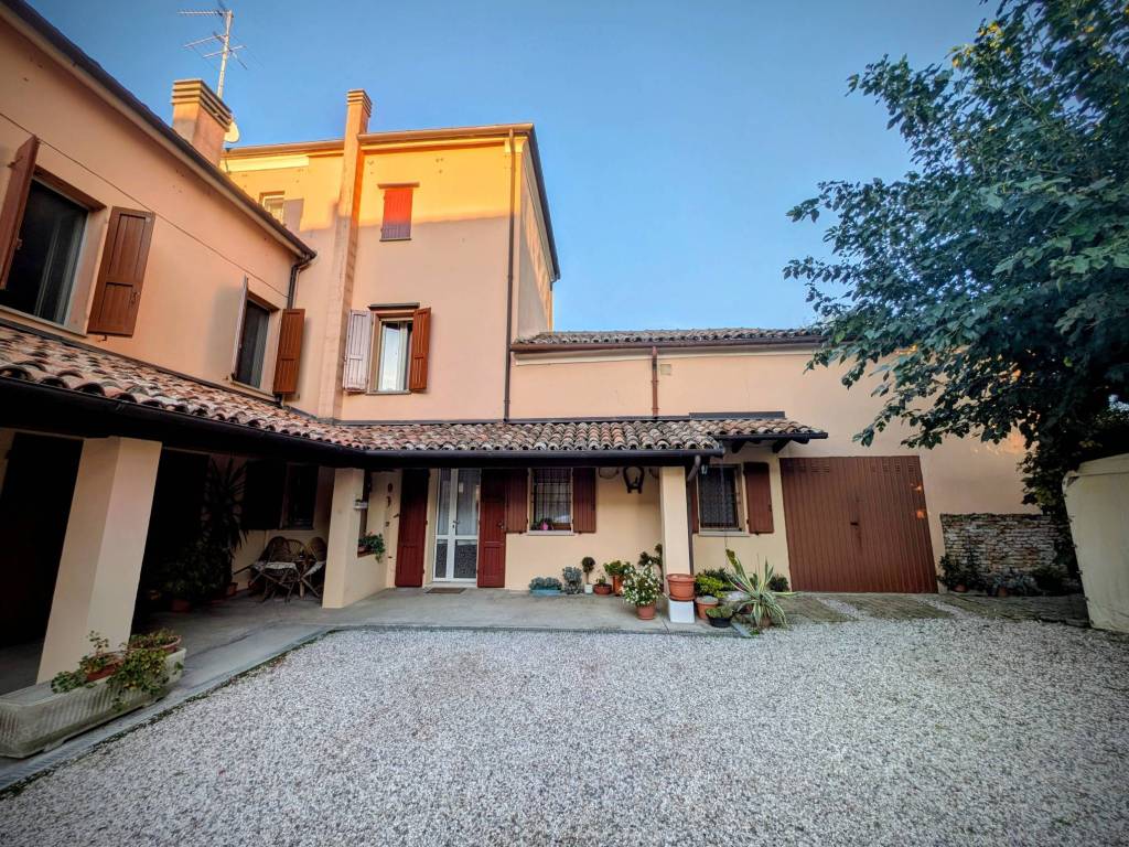 Villa a Ferrara in Via del Primaro, 61 - Foto 2