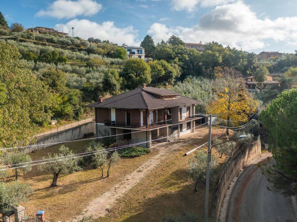 Villa a Gualdo cattaneo in Via Edoardo Cattaneo - Foto 3