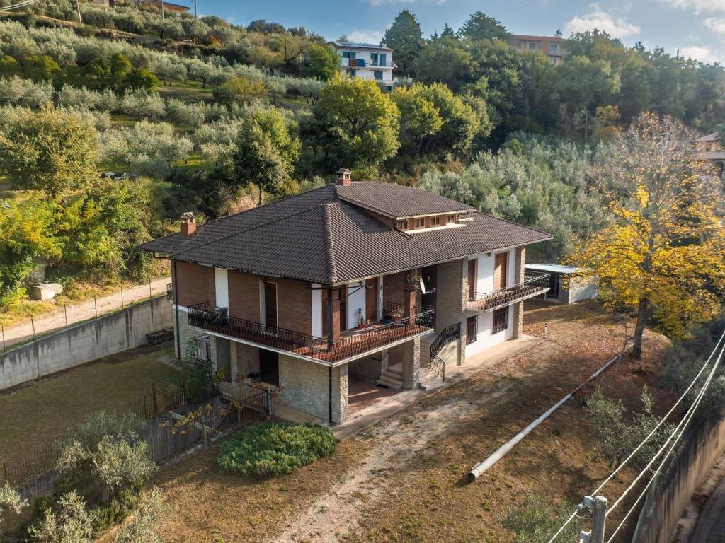 Villa a Gualdo cattaneo in Via Edoardo Cattaneo - Foto 4