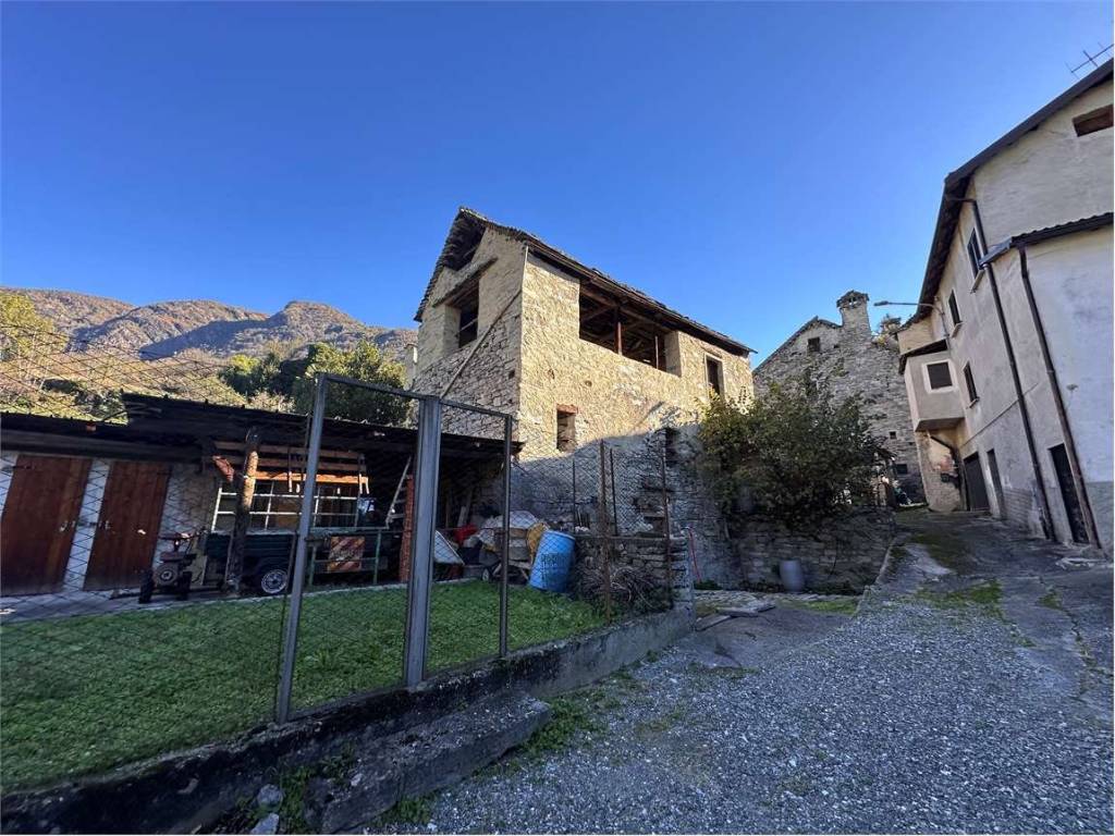 Rustico / casale a Montecrestese in Frazione Lomese, SNC - Foto 5