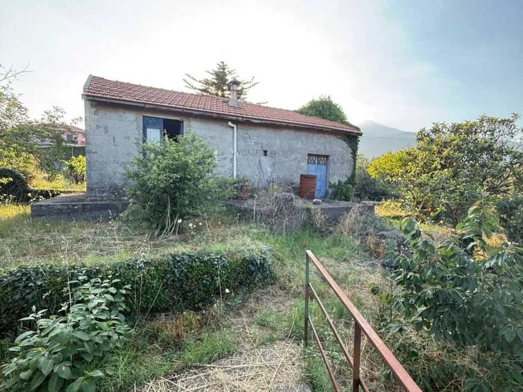 Rustico / casale a Zafferana etnea in Via Nuova Scacchiere No Number - Foto 5