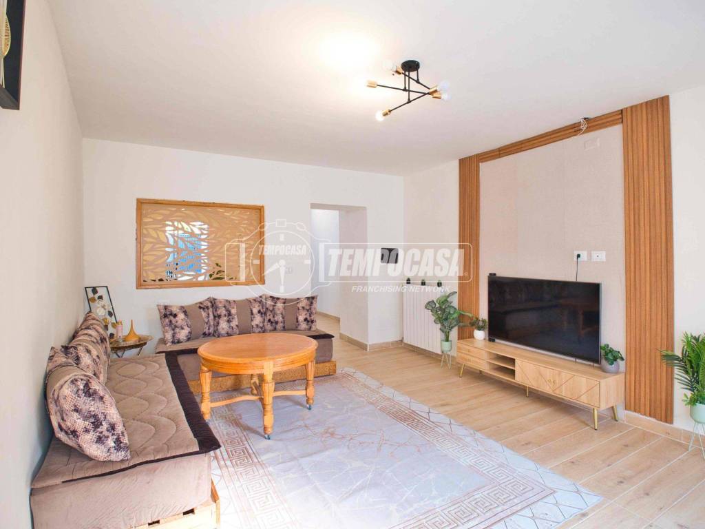 Casa indipendente a Galliate in Viale Leonardo Da Vinci - Foto 2