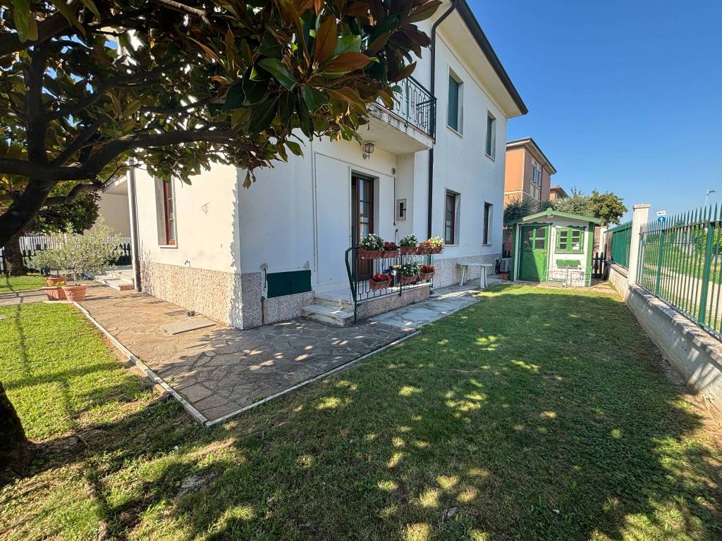 Villa a Caldiero in Via Giacomo Lepardi, 5 - Foto 3