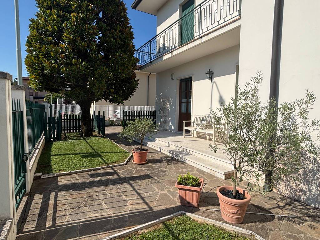Villa a Caldiero in Via Giacomo Lepardi, 5 - Foto 4