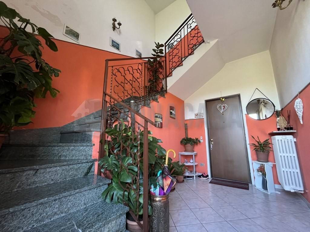 Villa a Cardano al campo in Via Piave, 17 - Foto 2