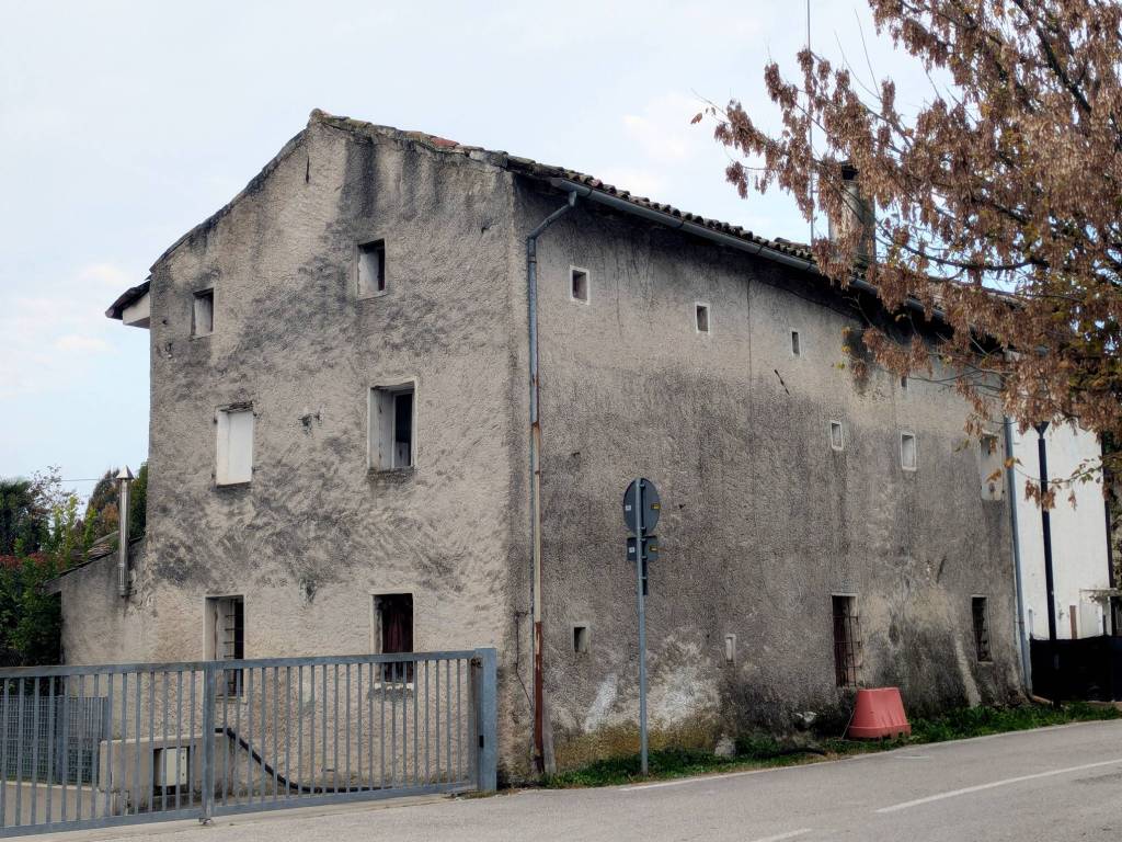 Villa a Pordenone in Via Generale Antonio Cantore, 26 - Foto 3