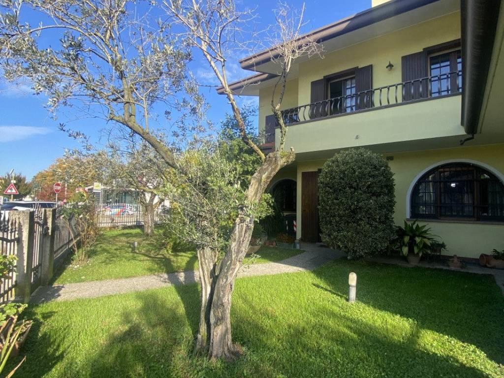 Villa a Camposampiero in Via Padre Massimiliano Maria Kolbe 2 - Foto 2