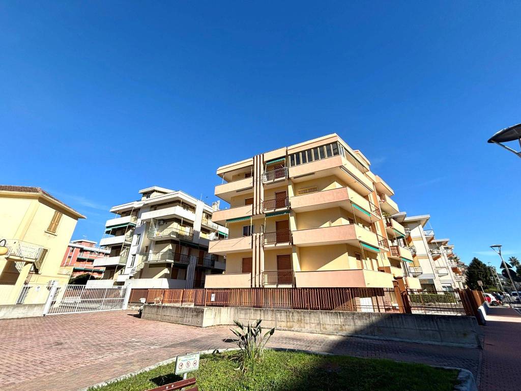 Appartamento a Pietra ligure in Viale della Repubblica, 11 - Foto 3