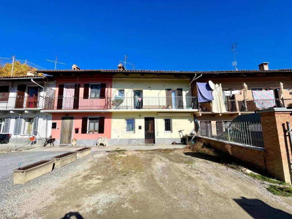 Casa indipendente a Vezza d'alba in Via Rubiagno , 16 Bis - Foto 2