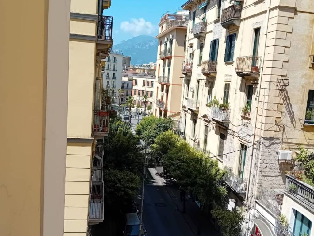 Appartamento a Salerno in Via Francesco Paolo Volpe, 22 - Foto 2