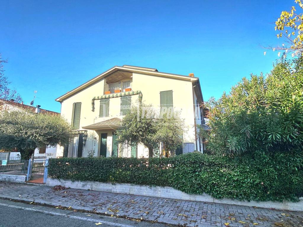 Appartamento a Castel bolognese in Via Arnaldo Cavallazzi 145 - Foto 2