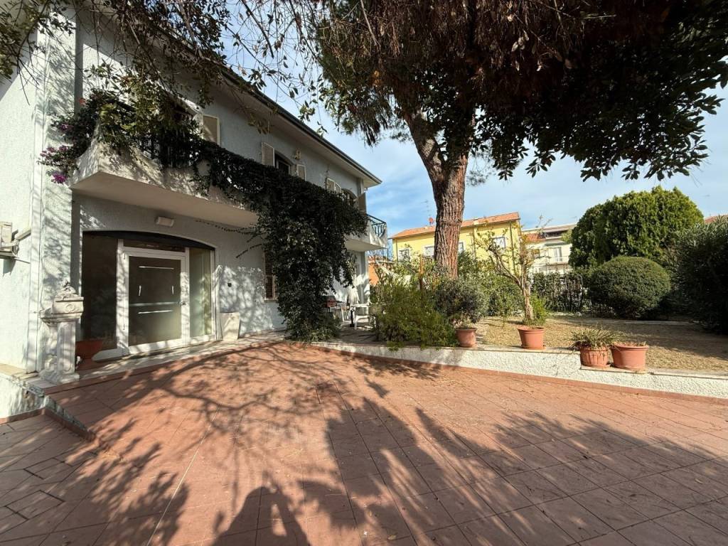 Villa a Civitanova marche in Via Goito, 3 - Foto 2