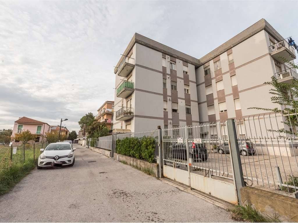 Appartamento a Pescara in VIA LAGO DI PIEDILUCO, 5 - Foto 2