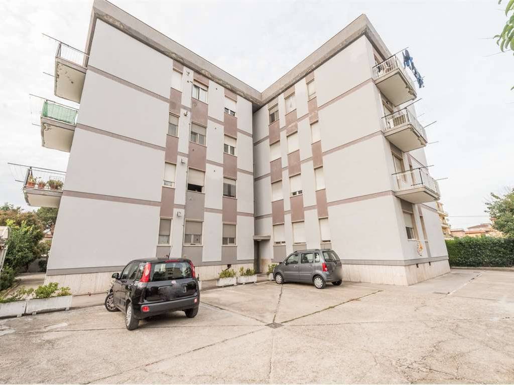 Appartamento a Pescara in VIA LAGO DI PIEDILUCO, 5 - Foto 3