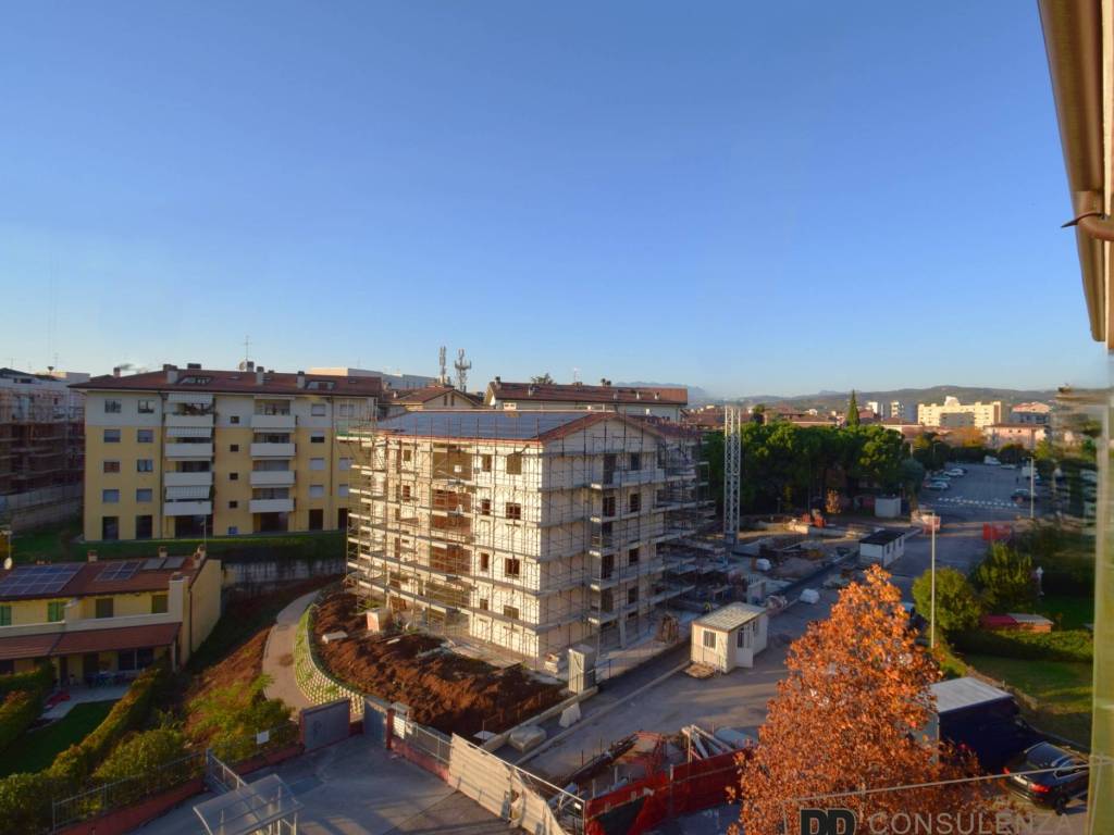 Appartamento a Verona in Via Lucania - Foto 4