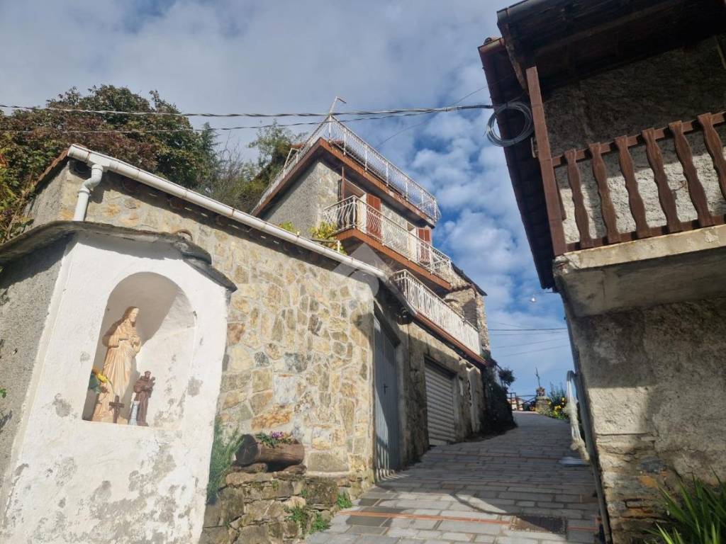 Casa indipendente a Molini di triora in Via Costa, 4 - Foto 2