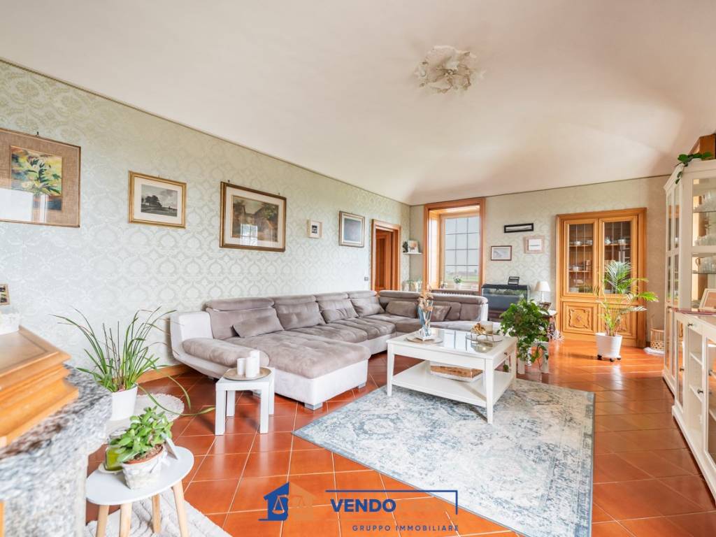 Appartamento a Pinerolo in Via del Valentino, 43 - Foto 2