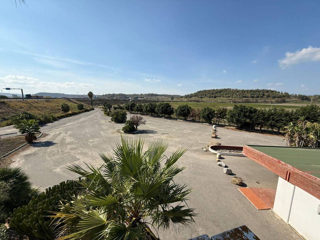 Palazzo / stabile a Crotone in SS106 - Foto 2