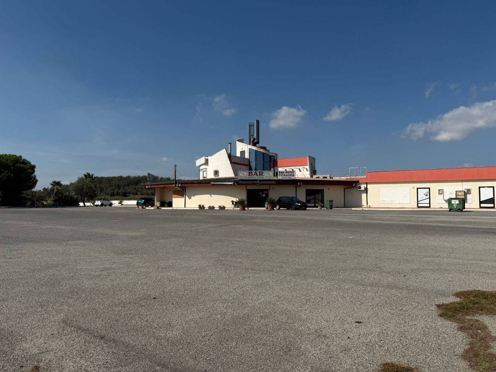 Palazzo / stabile a Crotone in SS106 - Foto 5