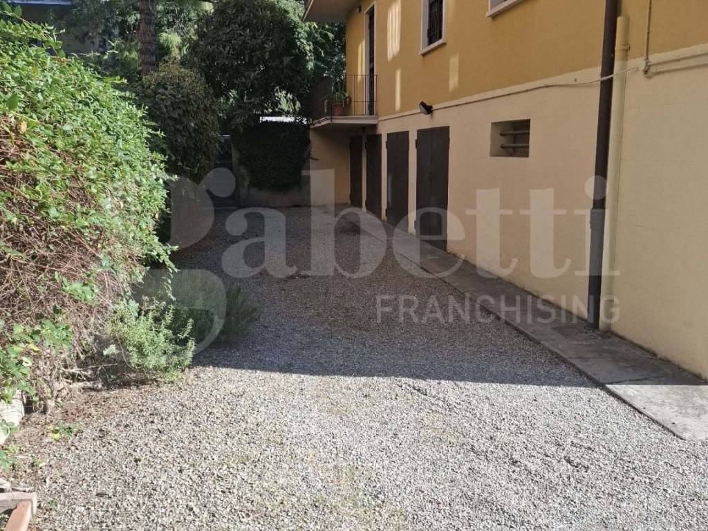 Box / garage a Bologna in Via Vincenzo Vela - Foto 4