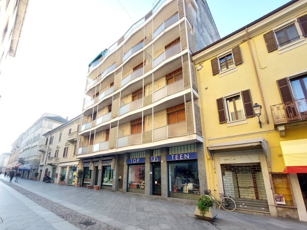 Appartamento a Valenza in Corso Giuseppe Garibaldi, 24 - Foto 2