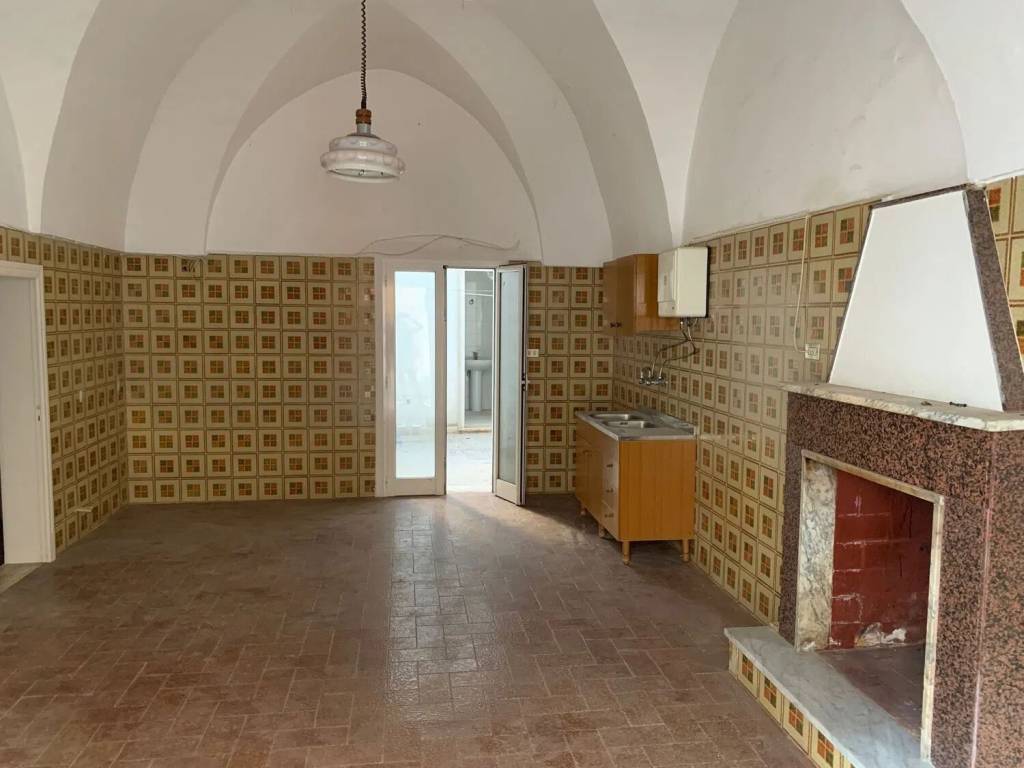 Palazzo / stabile a Carovigno in Via Francesco Trisolini, 46 - Foto 2